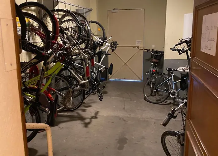 Fritz Proche Gare Sncf De Tours, Bus Et Taxi