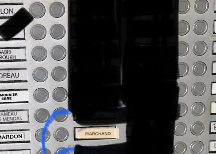 Fritz Proche Gare Sncf De Tours, Bus Et Taxi